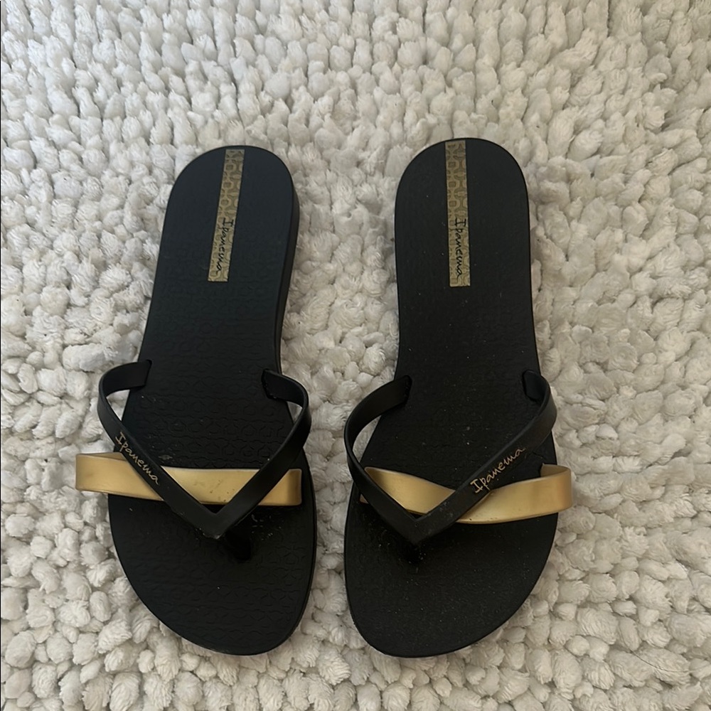 Ipanema Women's Sandals in Black and Gold